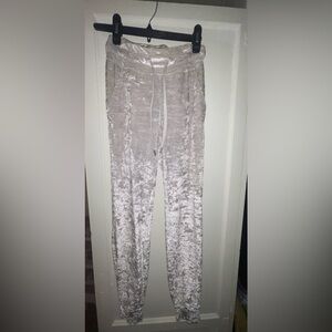 Lululemon Velvet White jogger